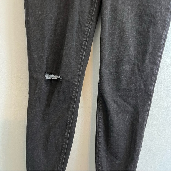 Spanx Womens Pull On Ankle Jeans Jeggings Black Distressed Sz M Skinny Raw Hem - Picture 3 of 9